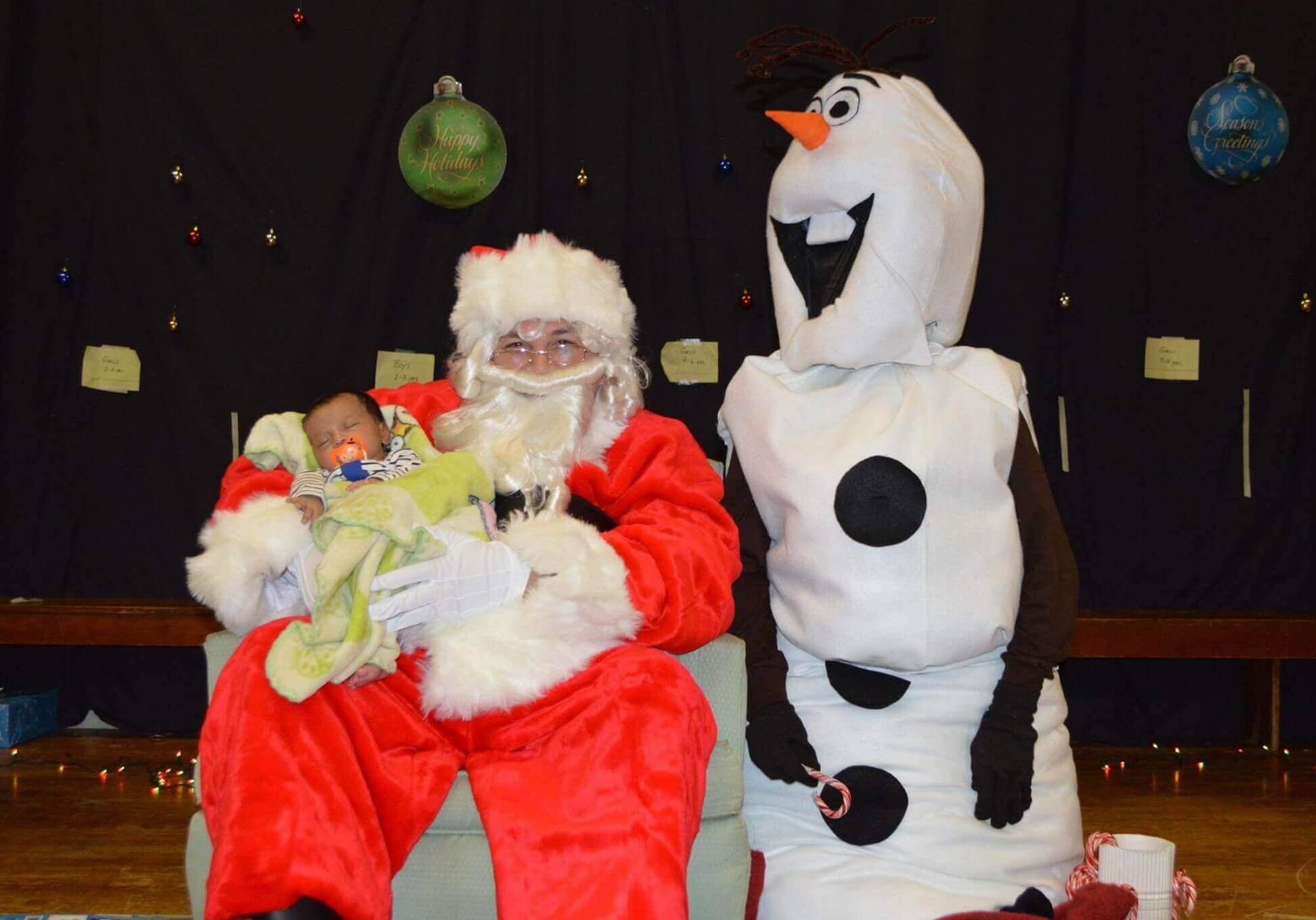 Santa and Olaf at 20-30 Kid's Christmas